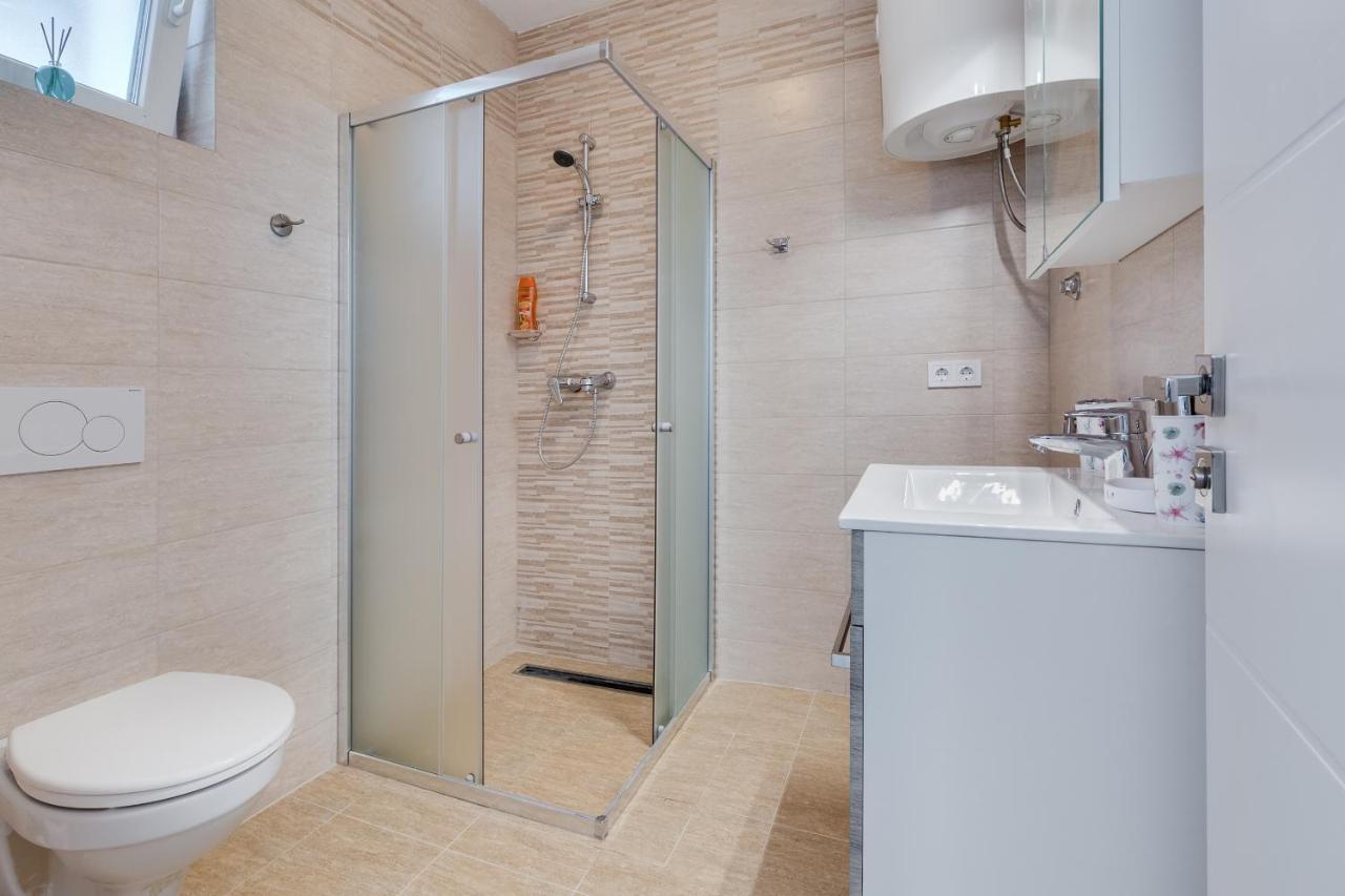 Apartmani Kastelina Vir Luaran gambar