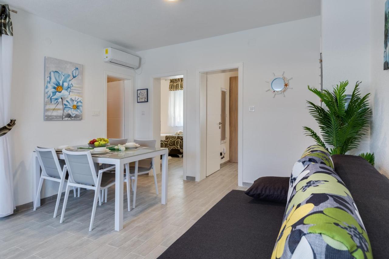 Apartmani Kastelina Vir Luaran gambar