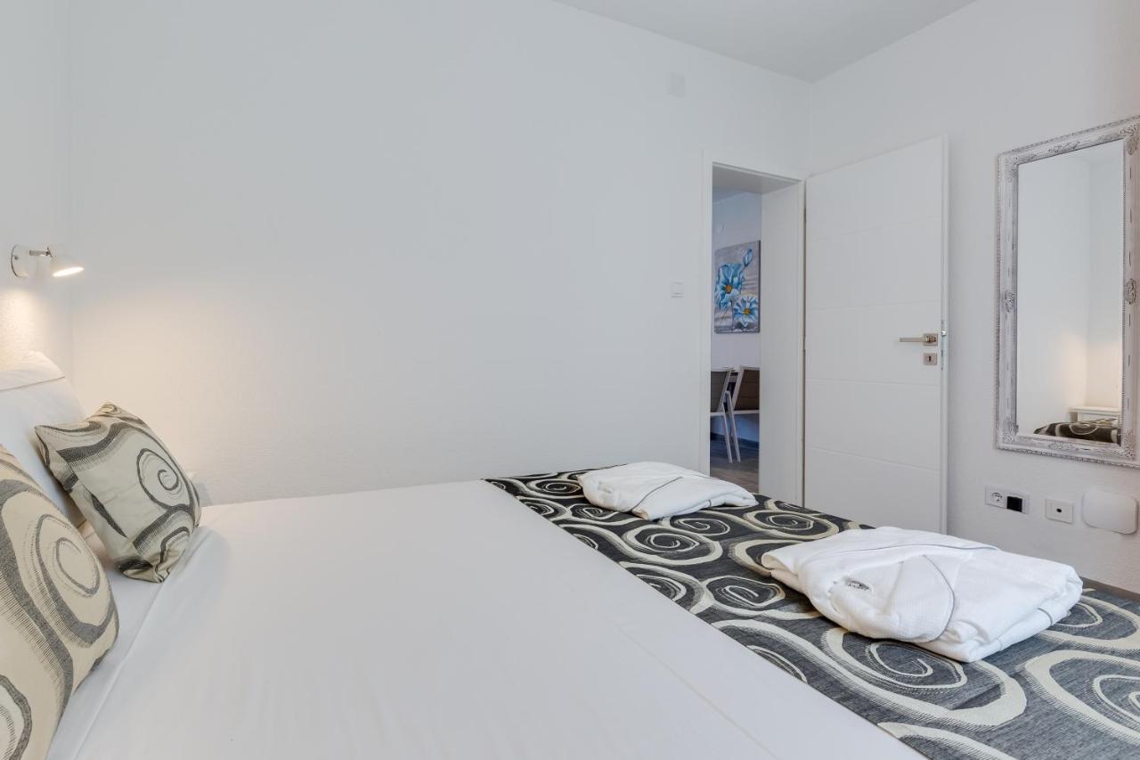 Apartmani Kastelina Vir Luaran gambar