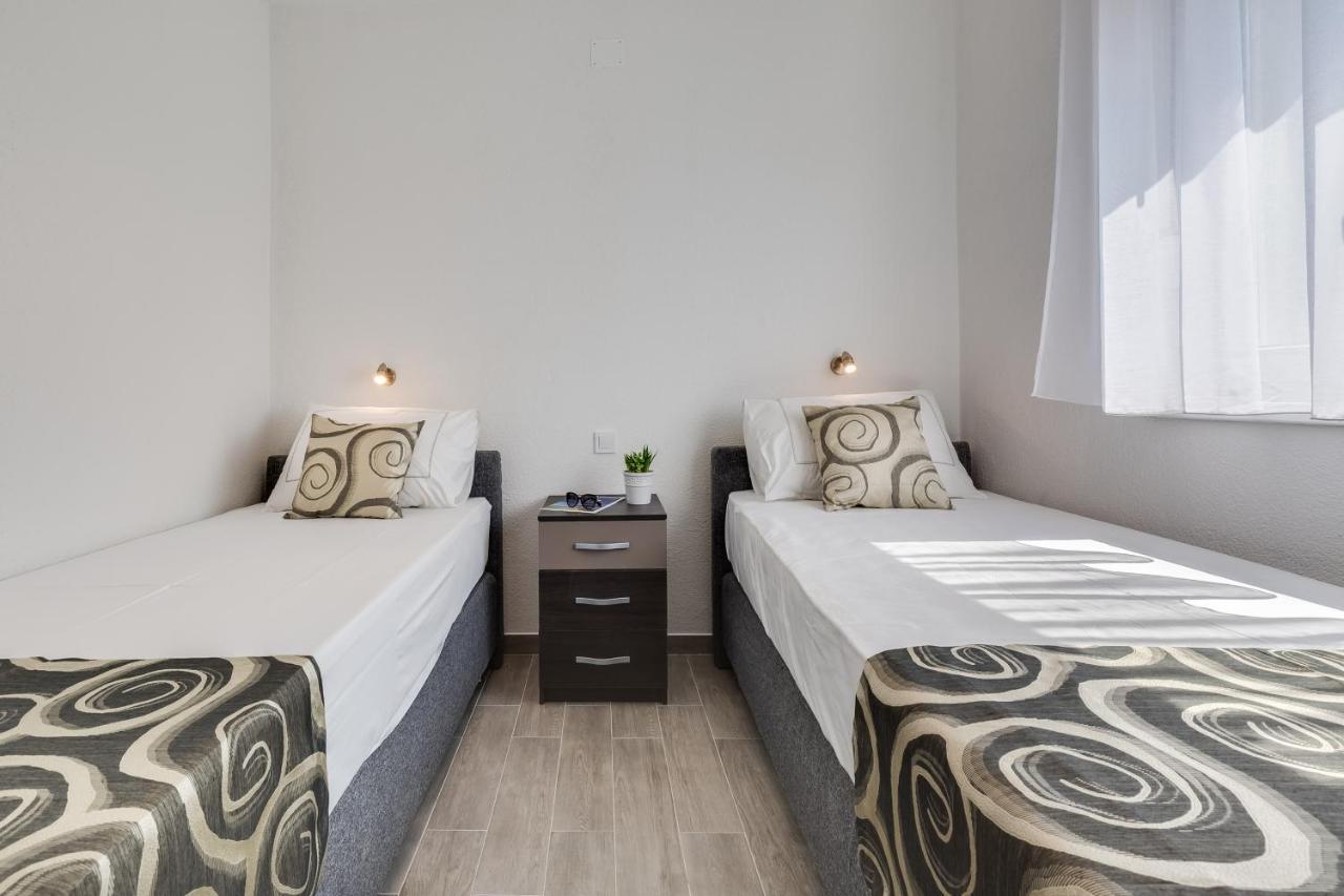 Apartmani Kastelina Vir Luaran gambar