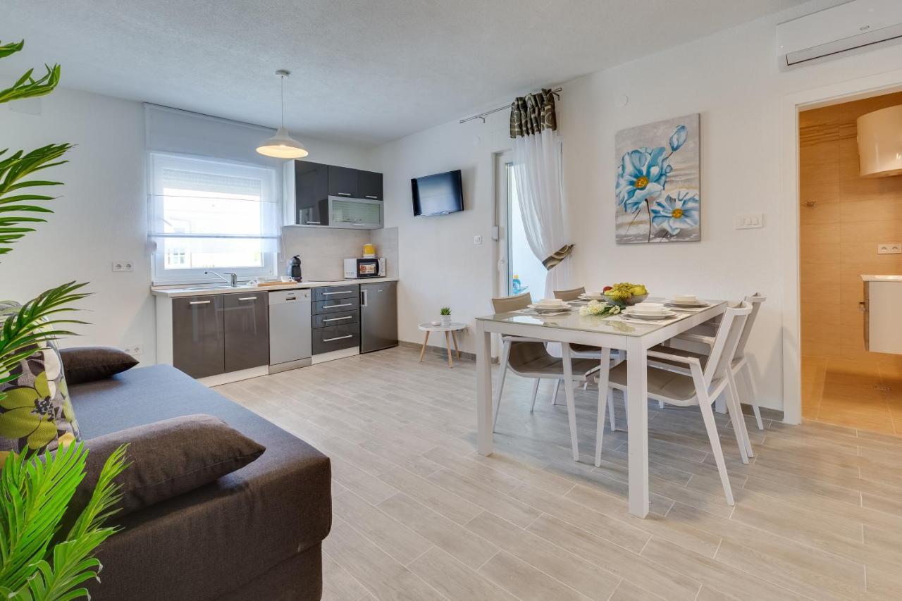 Apartmani Kastelina Vir Luaran gambar