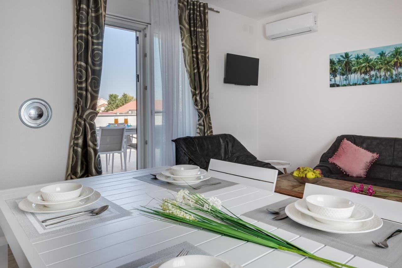 Apartmani Kastelina Vir Luaran gambar