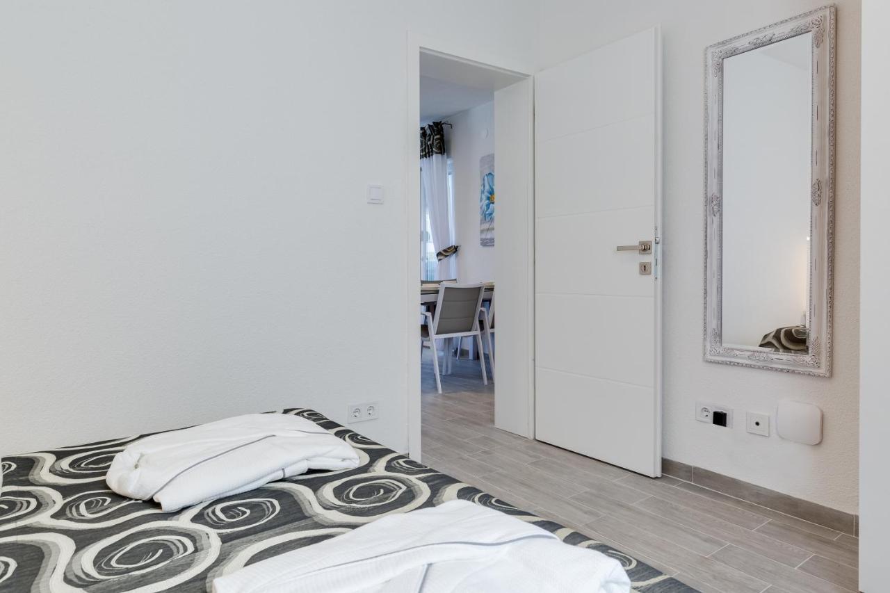 Apartmani Kastelina Vir Luaran gambar