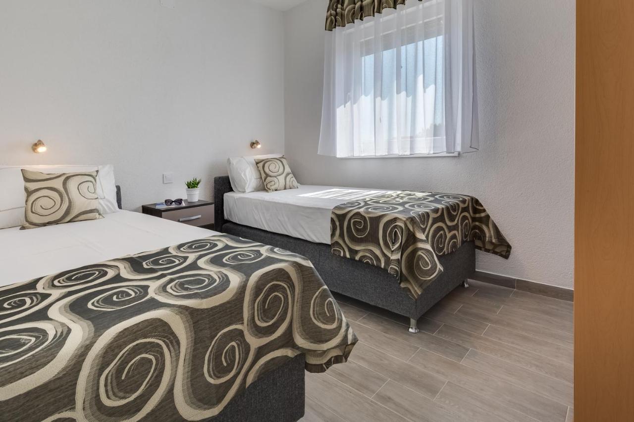 Apartmani Kastelina Vir Luaran gambar