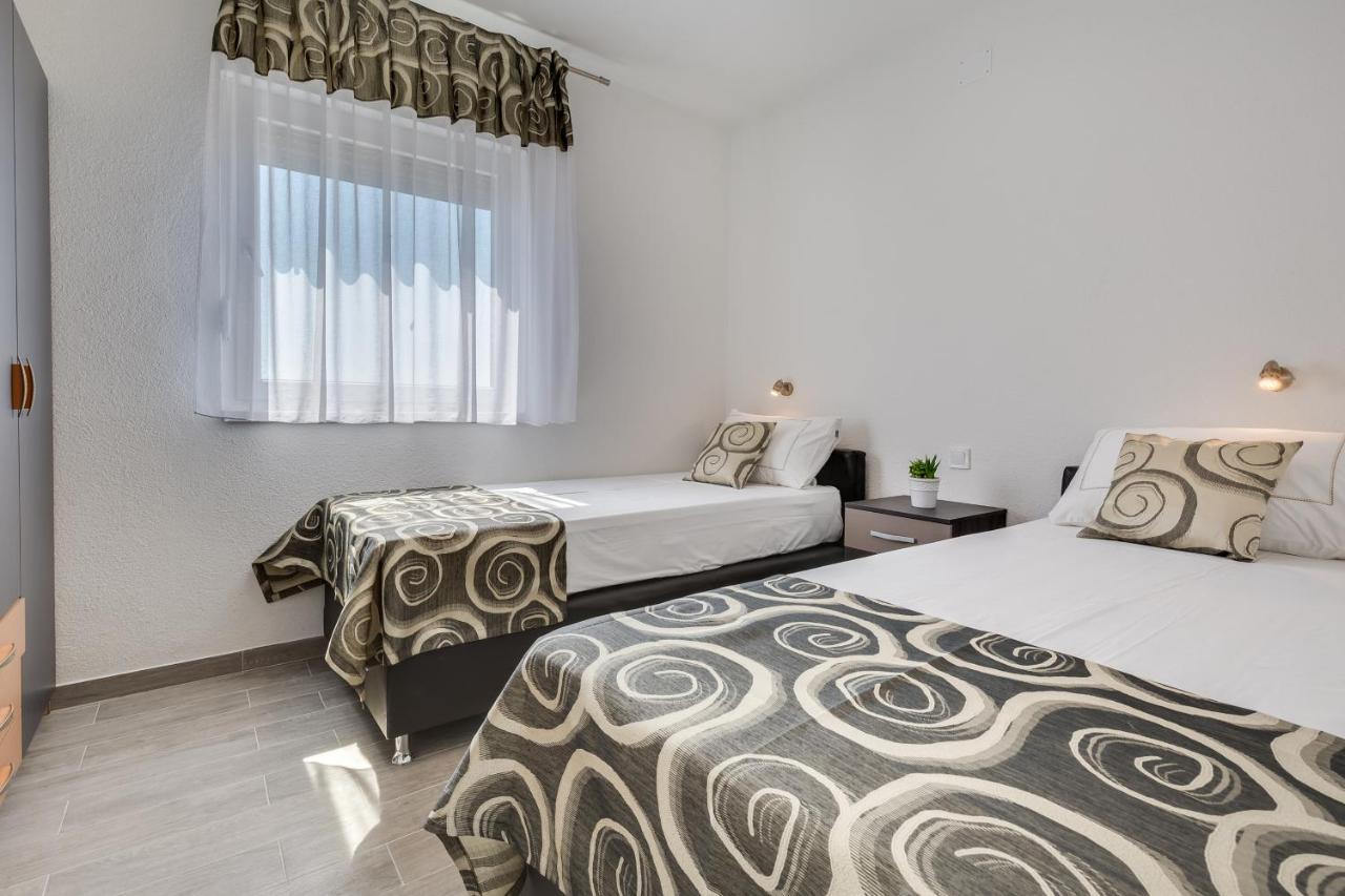 Apartmani Kastelina Vir Luaran gambar