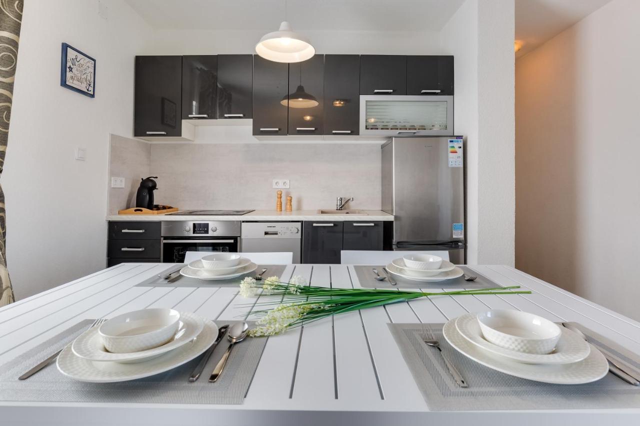 Apartmani Kastelina Vir Luaran gambar