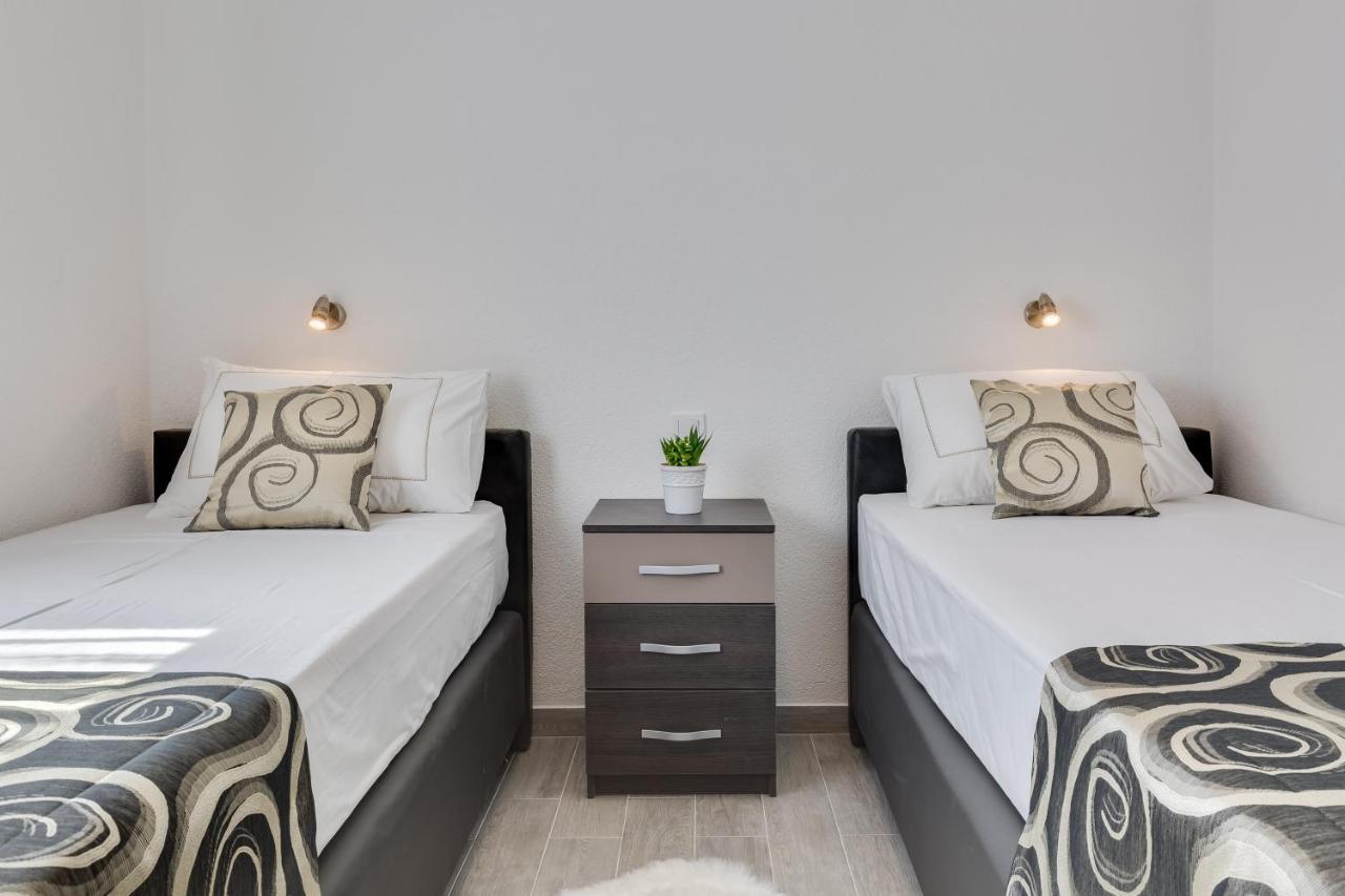 Apartmani Kastelina Vir Luaran gambar
