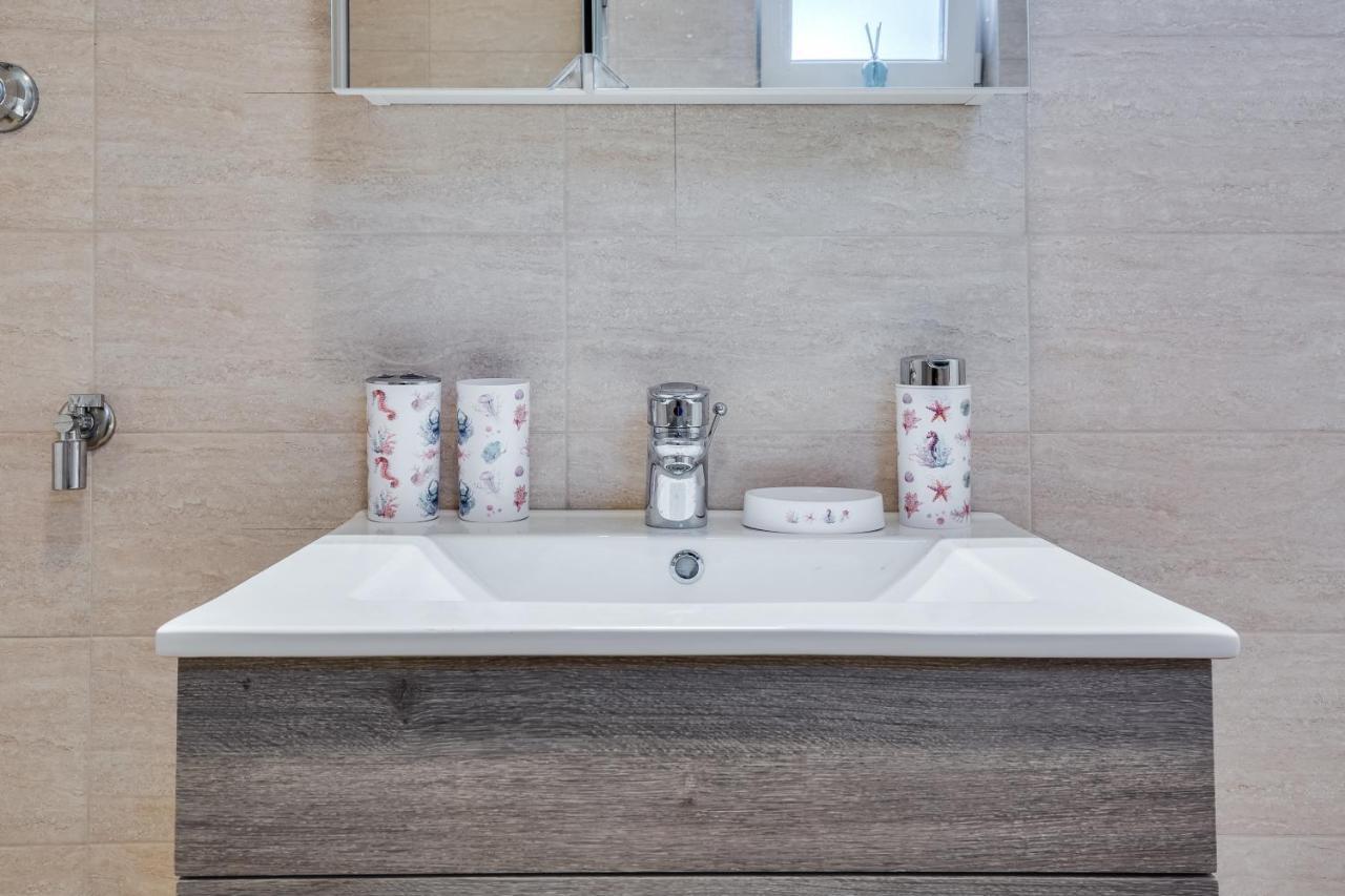 Apartmani Kastelina Vir Luaran gambar