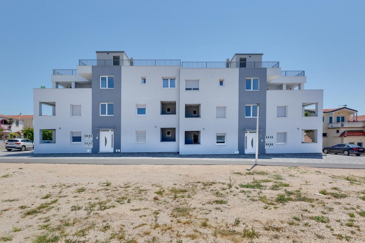 Apartmani Kastelina Vir Luaran gambar