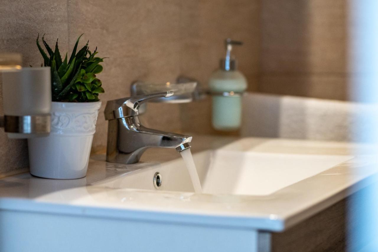 Apartmani Kastelina Vir Luaran gambar